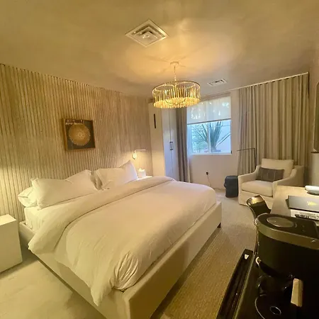 Palace Modern At The Plaza Hotel *