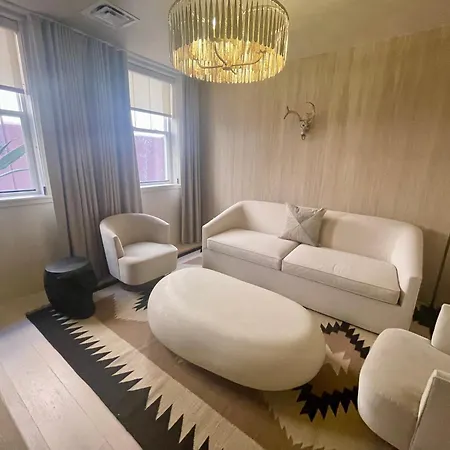 Palace Modern At The Plaza Hotel *