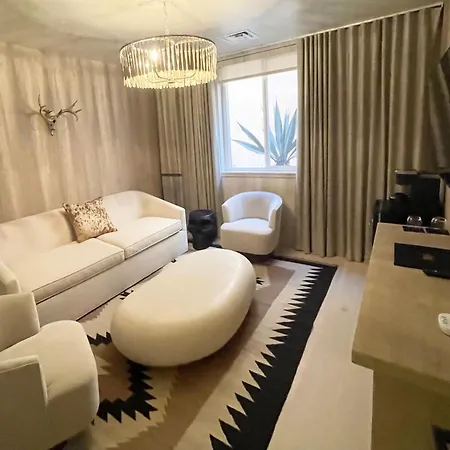Palace Modern At The Plaza Hotel *