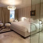 Palace Modern At The Plaza Hotel *