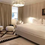 Palace Modern At The Plaza Hotel