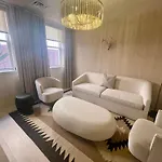 Palace Modern At The Plaza Hotel *