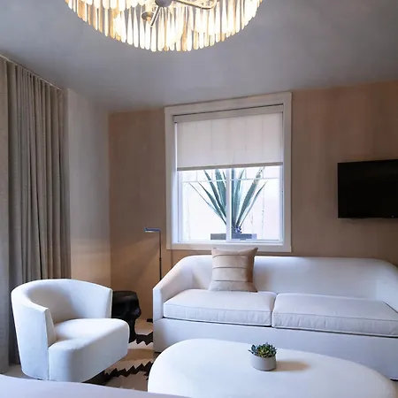 Palace Modern At The Plaza *