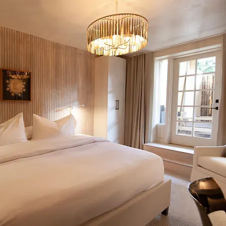 Hotel Palace Modern At The Plaza *